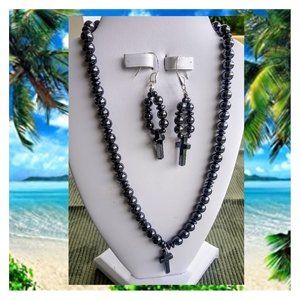 Hemalyke Beauty with Cross